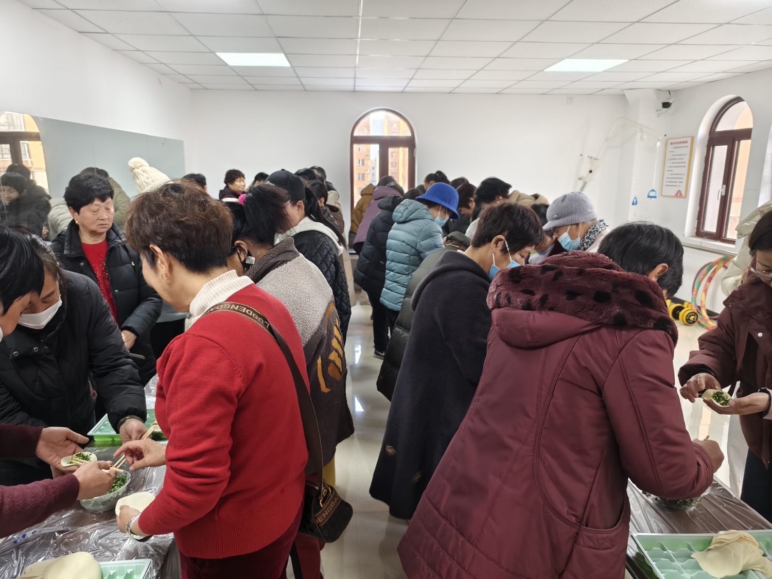 保定市满城区：包饺子 品年味 传递冬日温情