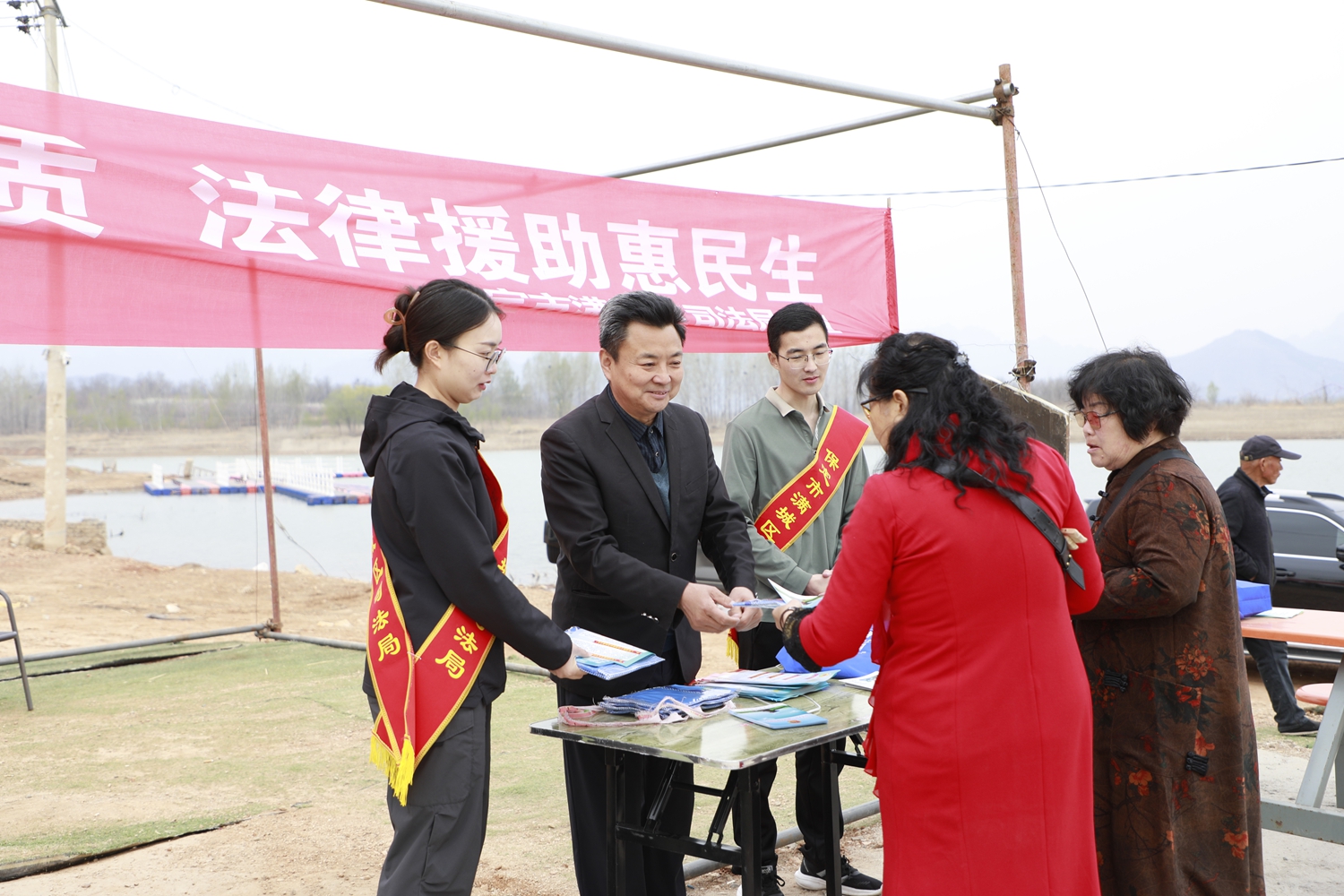 保定市满城区：邂逅烂漫春光 汲取法治能量_fororder_满城区司法局开展普法宣传活动 摄影 颜丽媛
