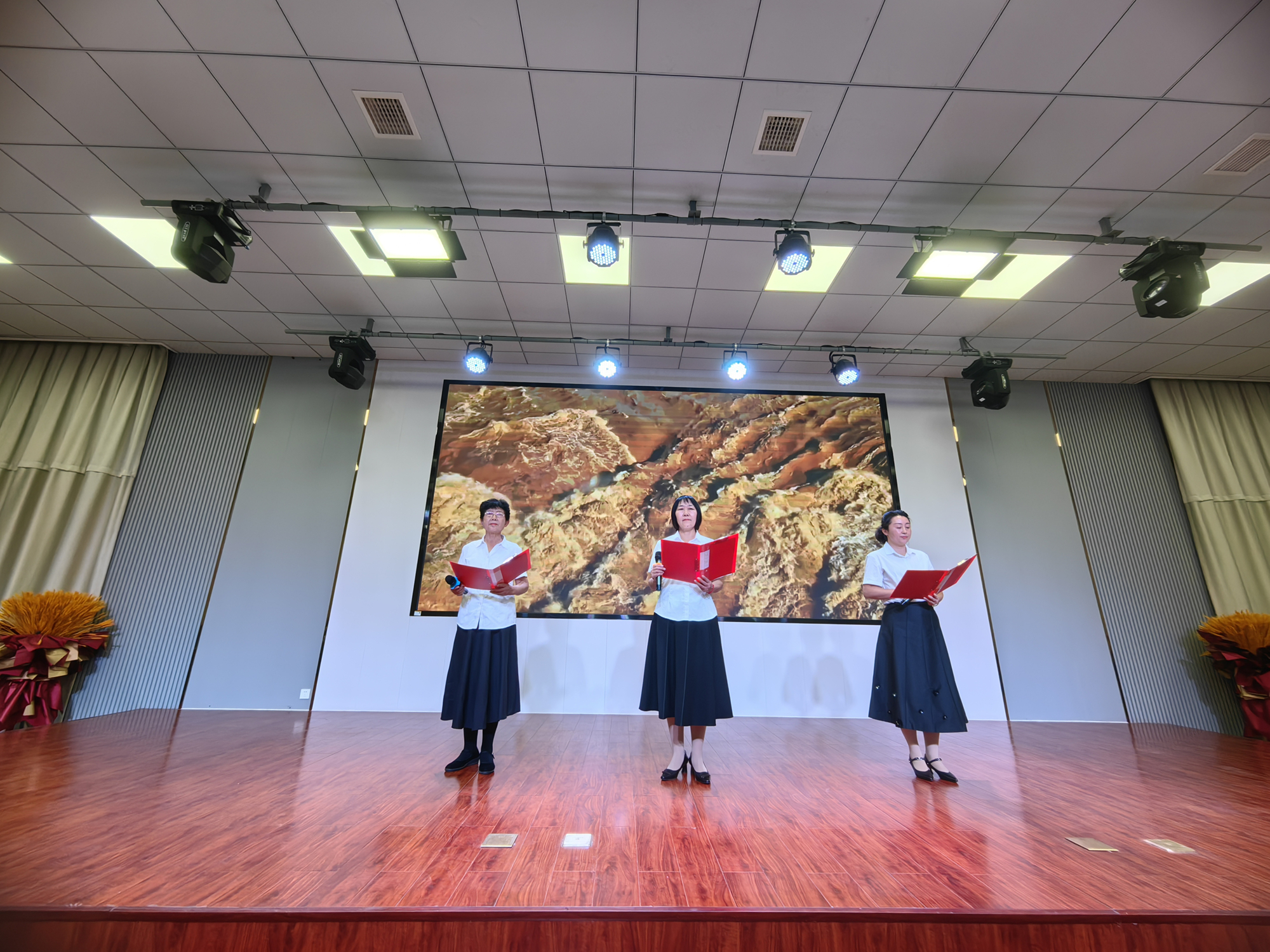 保定市满城区：银龄结业续新篇 终身学习绽芳华_fororder_精彩的汇报演出 摄影 崔跃骞