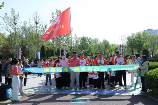 河北青县：亲子马拉松“起跑”  为体质提升注入活力_fororder_河北青县：亲子马拉松“起跑”  为体质提升注入活力551