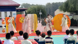 “月满中秋，童享盛宴” 唐县第二幼儿园中秋节活动     中秋佳节来临之际，唐县第二幼儿园举办了以“月满中秋，童享盛宴”为主题的中秋节活动