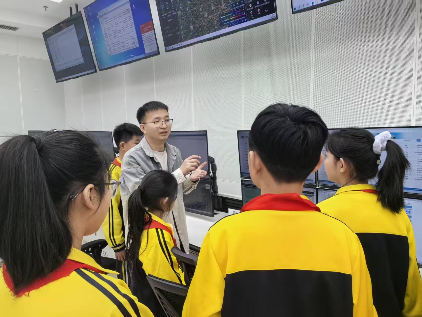 河北盐山：童心探气象 科学助成长_fororder_图片3