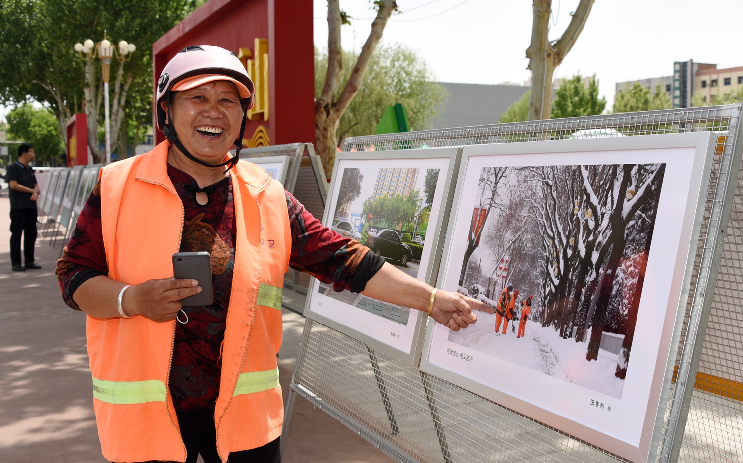 保定市满城区：劳动铸就梦想 镜头定格荣光_fororder_环卫工人露出灿烂的笑容 摄影 薛双双