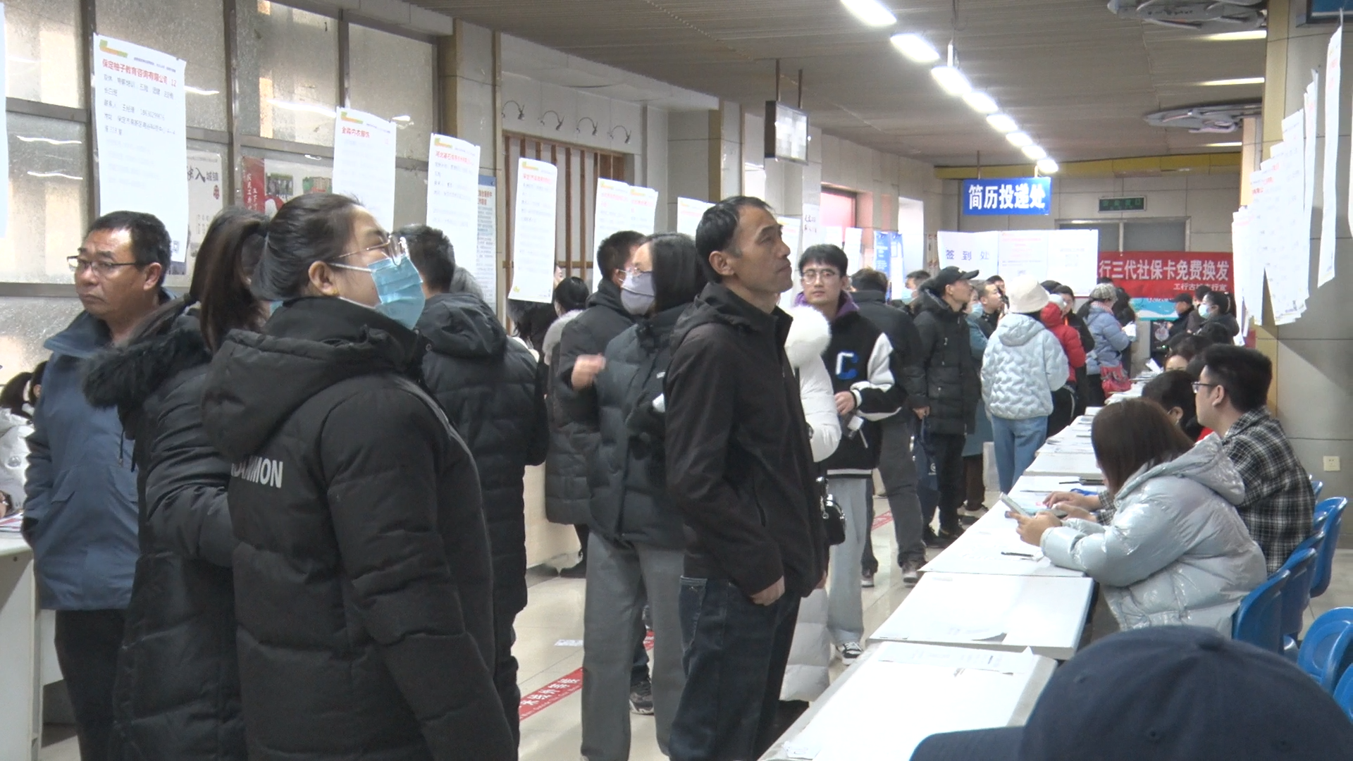 保定市莲池区：春风送岗促就业 三场连“聘”成效佳_fororder_微信图片_20250228152526
