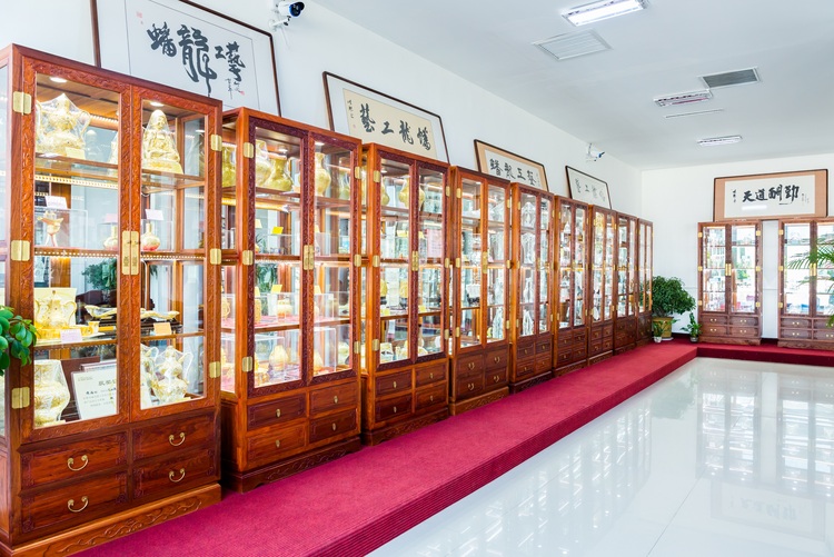 技艺为笔 遵化金银器绘就产业宏图