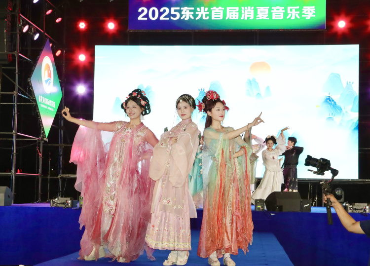 河北东光：“消夏音乐季”点燃城市夜经济_fororder_图片7
