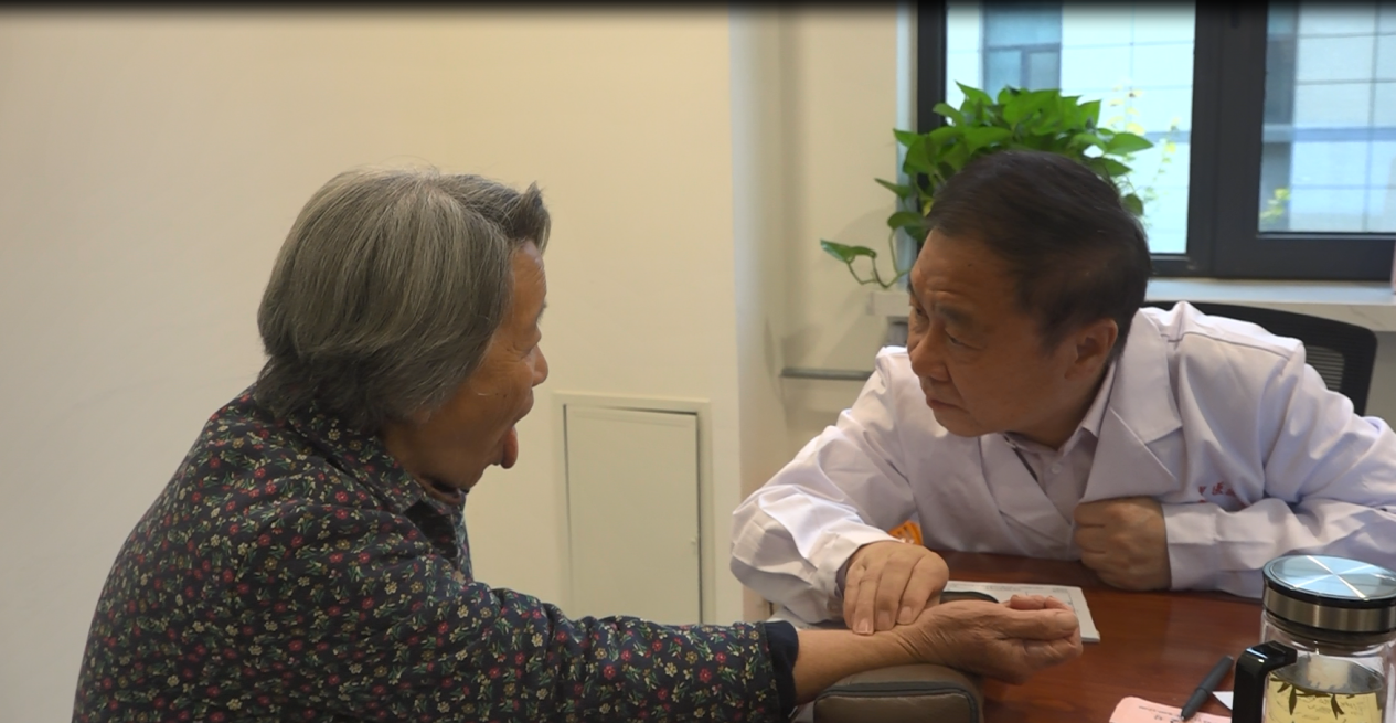 京冀医疗协作落地阜平：首都名中医定期坐诊 破解山区群中看病难_fororder_图片1