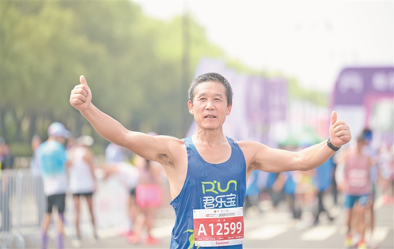 2025哈尔滨马拉松激情开赛
