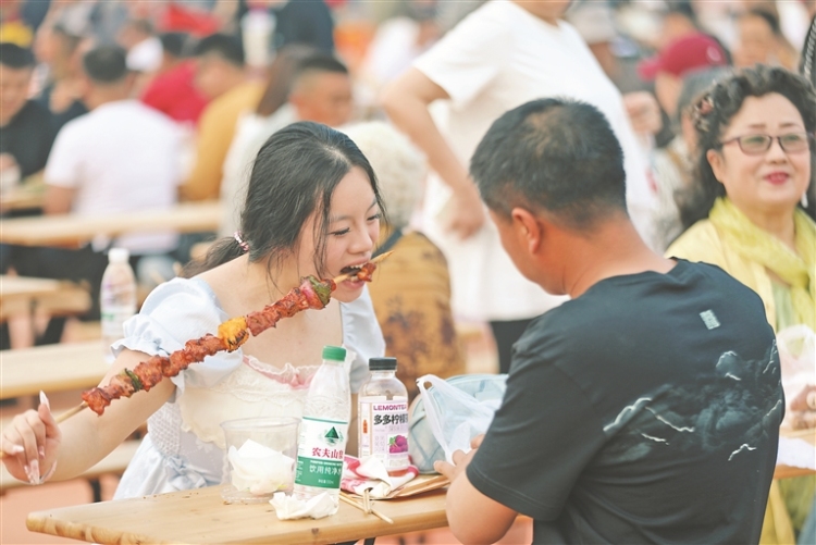 齐齐哈尔烤肉美食节启幕