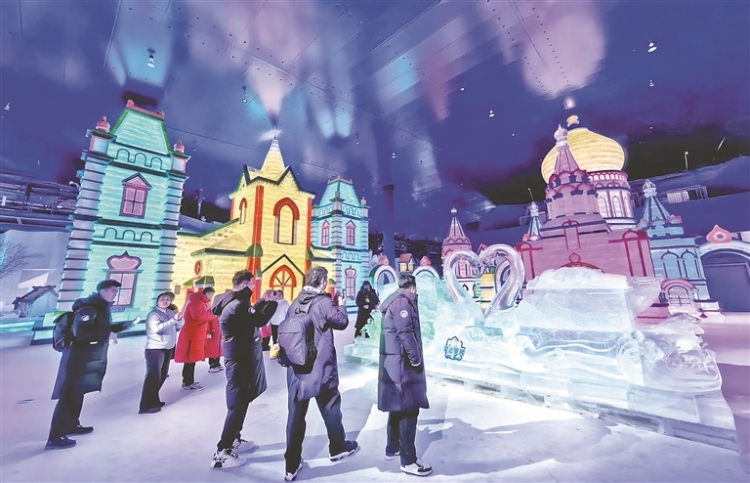 哈尔滨冰雪大世界 冰雕街舞齐亮相