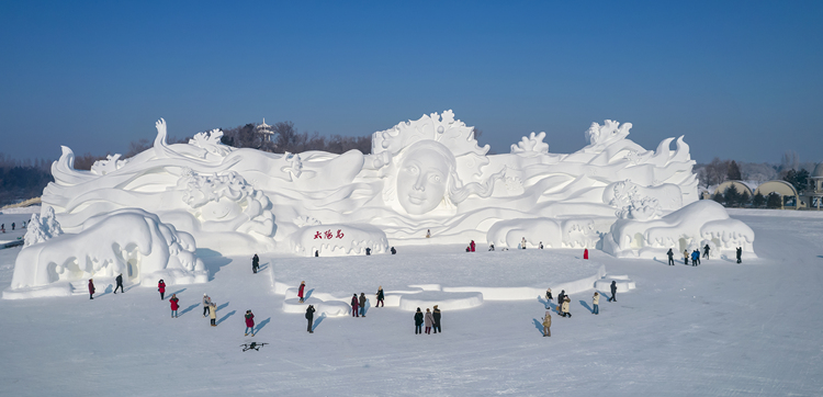 黑龙江：从简易冰灯到冰雪建筑艺术大成
