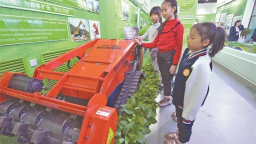 全国首个林草装备科普中心在哈揭牌