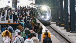 “五一”假期哈铁运送旅客306.3万人次_fororder_1