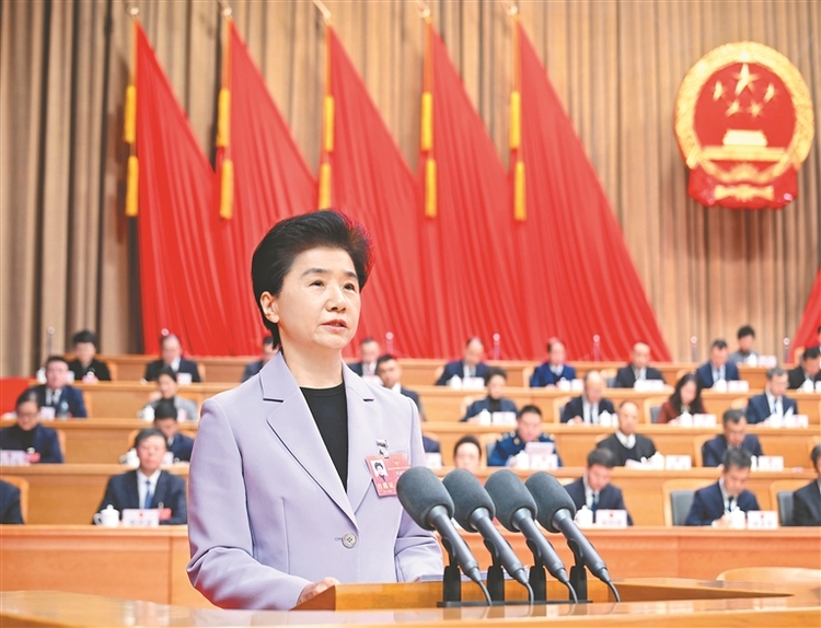黑龍江省十四屆人大三次會議在哈開幕