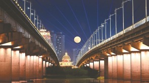 温柔倾泻人间夜 最低满月揽入怀