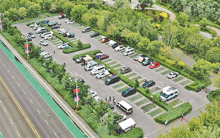 抚远房车营地：游客扎堆玩嗨了