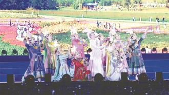 赫哲族第十二届乌日贡大会开幕