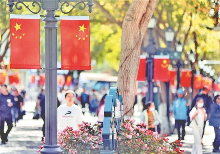 百年老街 国旗飘扬