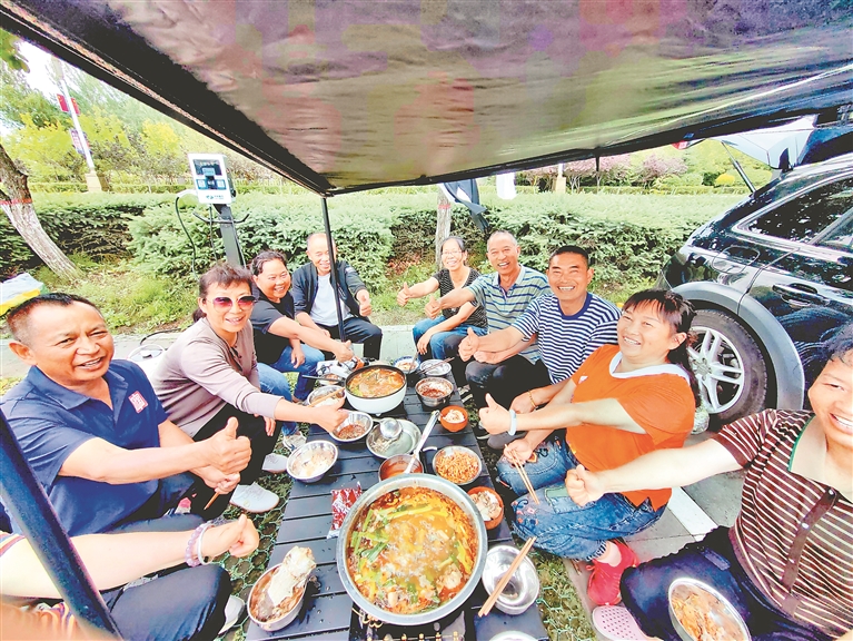 抚远房车营地：游客扎堆玩嗨了