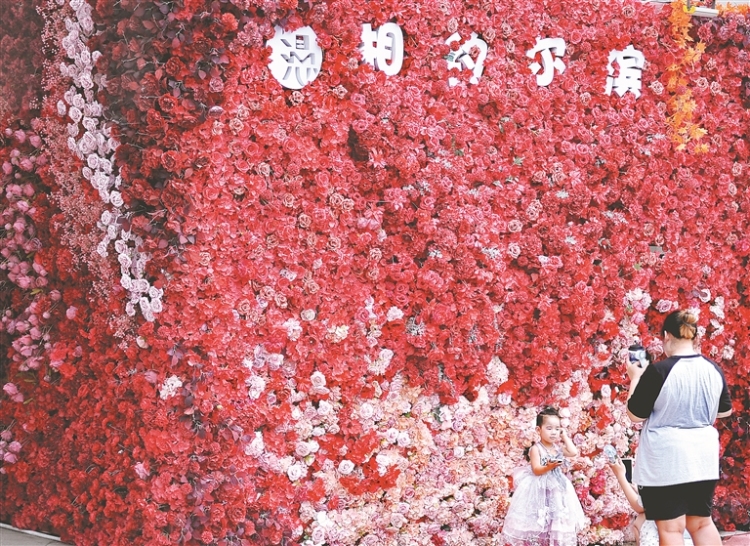 建筑艺术广场添新景