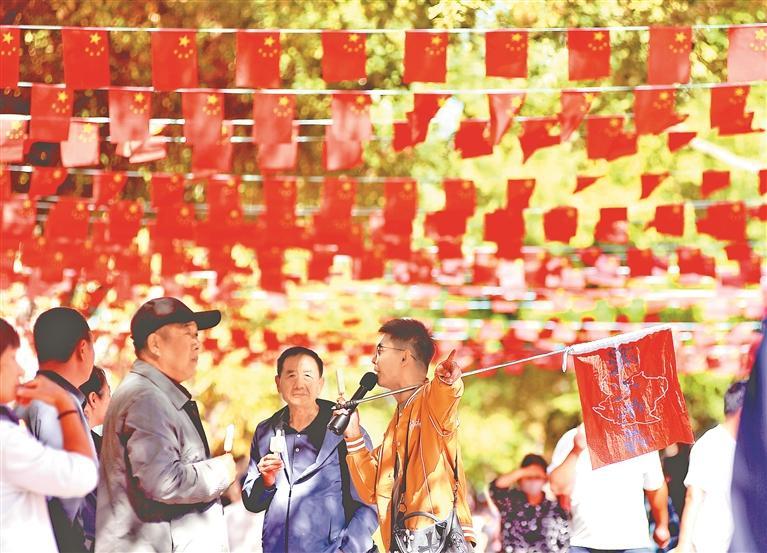 百年老街 国旗飘扬
