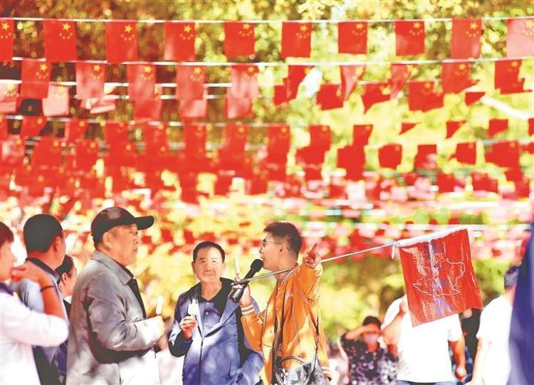 百年老街 国旗飘扬
