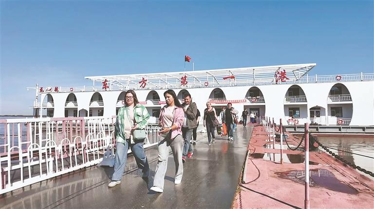 对俄免签政策试行 抚远再添新活力