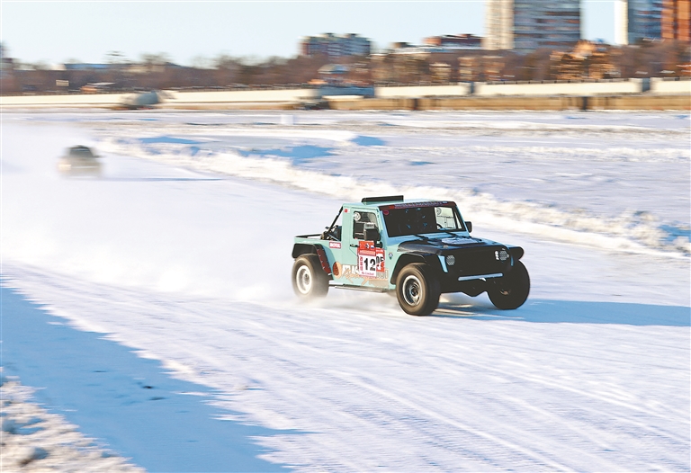 2025中俄界江黑龙江国际冰雪汽车挑战赛开赛