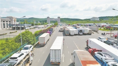 绥芬河公路口岸上半年进出口货运量再创新高