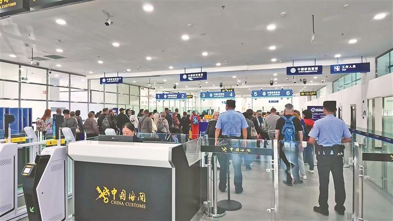 对俄免签政策试行 抚远再添新活力