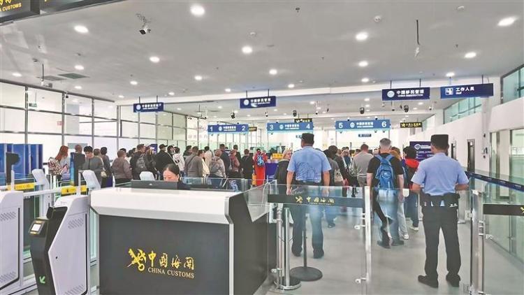对俄免签政策试行 抚远再添新活力