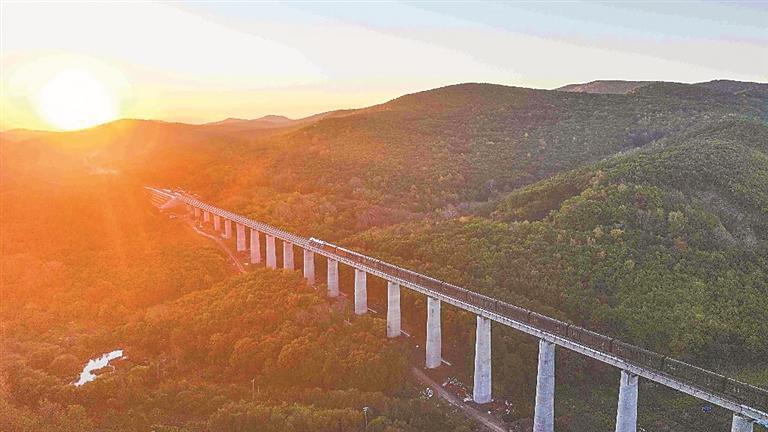 中欧班列“东通道” 滨绥铁路提质改造工程转线通车