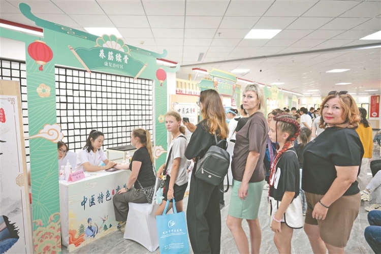 黑龙江省多地同步启动边境医疗健康服务活动