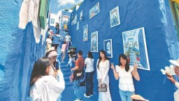 冰城“蓝色小镇”刷爆朋友圈