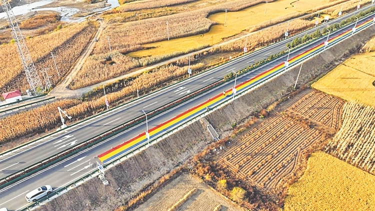 亚雪公路改扩建工程交工通车