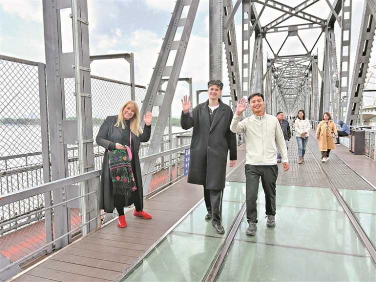 “出国旅游去，中国黑龙江！”