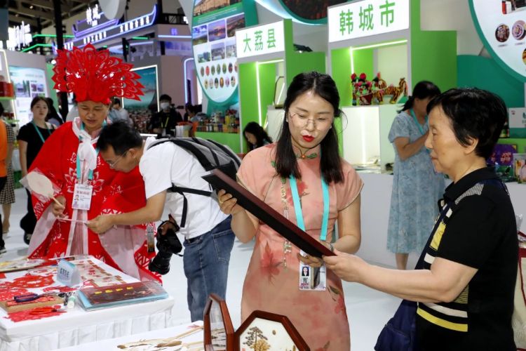 渭南借丝博会解锁“双循环”发展密码_fororder_微信图片_20250605082929
