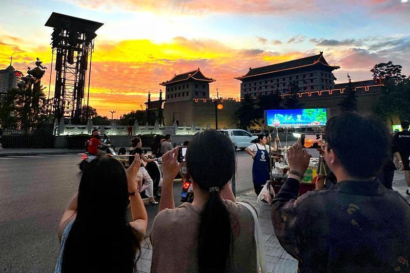 晚霞映古城 夕阳美如画