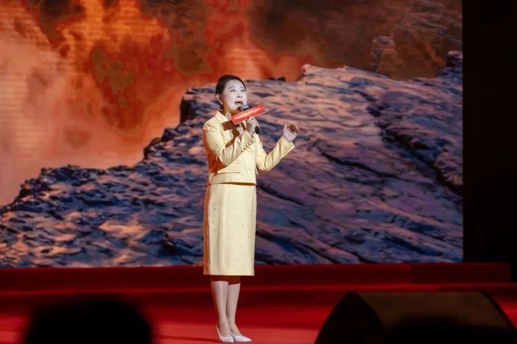 陕西省举行纪念“三八”国际妇女节115周年暨表彰大会_fororder_图片9