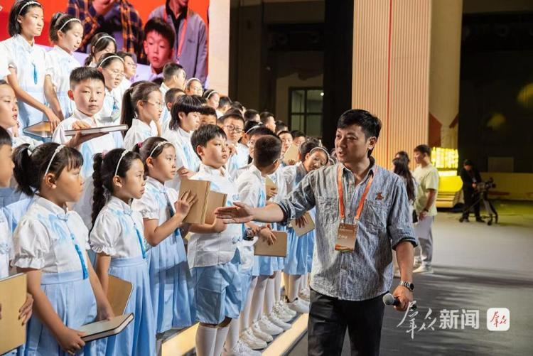 书香遇见数字！中国图书馆年会“陕”亮新科技