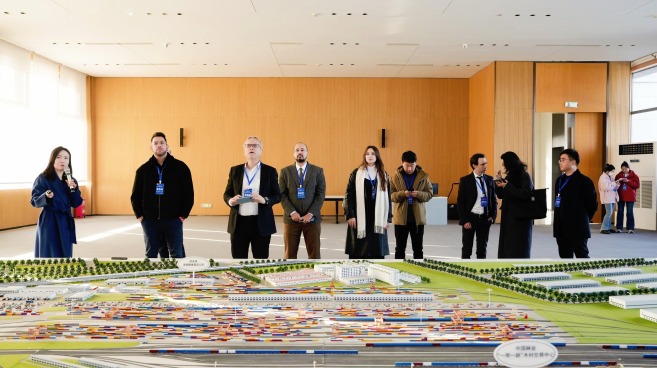 内陆港通欧亚 外籍专家在西安见证中欧班列“带货”硬实力