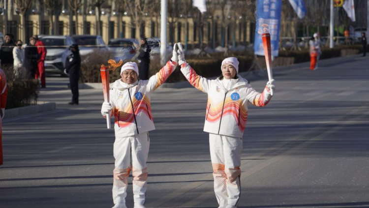 省一冬会火炬传递走进靖边 冰雪激情点亮塞上绿洲_fororder_图片4