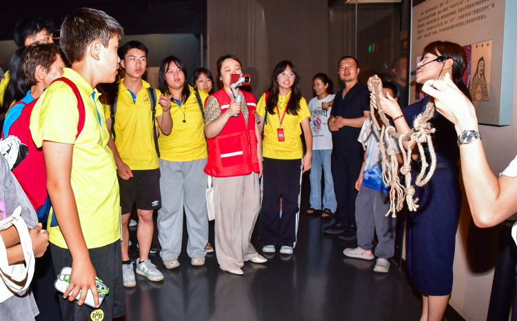 华裔学生的“文化寻根”之旅：探秘渭南市博物馆汉字与植物印染魅力_fororder_82