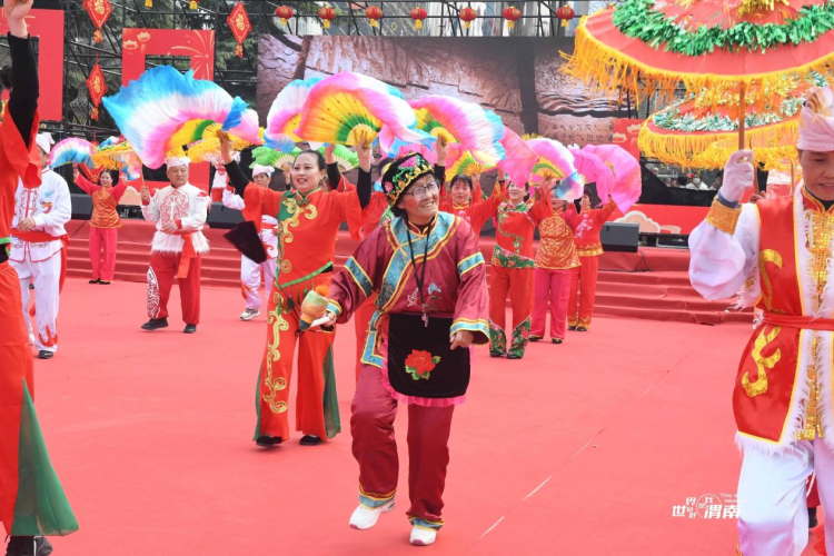 黄河岸畔灯火璀璨 渭南多彩民俗闹元宵_fororder_图片1