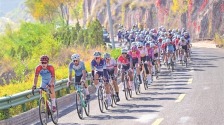 第五届沿黄观光路国际自行车赛在榆林开赛 17个国家的近千名选手参赛