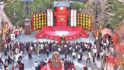 消费“马车”加速奔跑