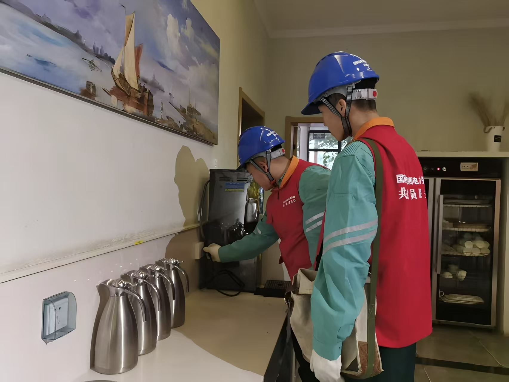 国网西安市长安区供电公司：秋检“加速度”全方位筑牢用电安全防线_fororder_图片1