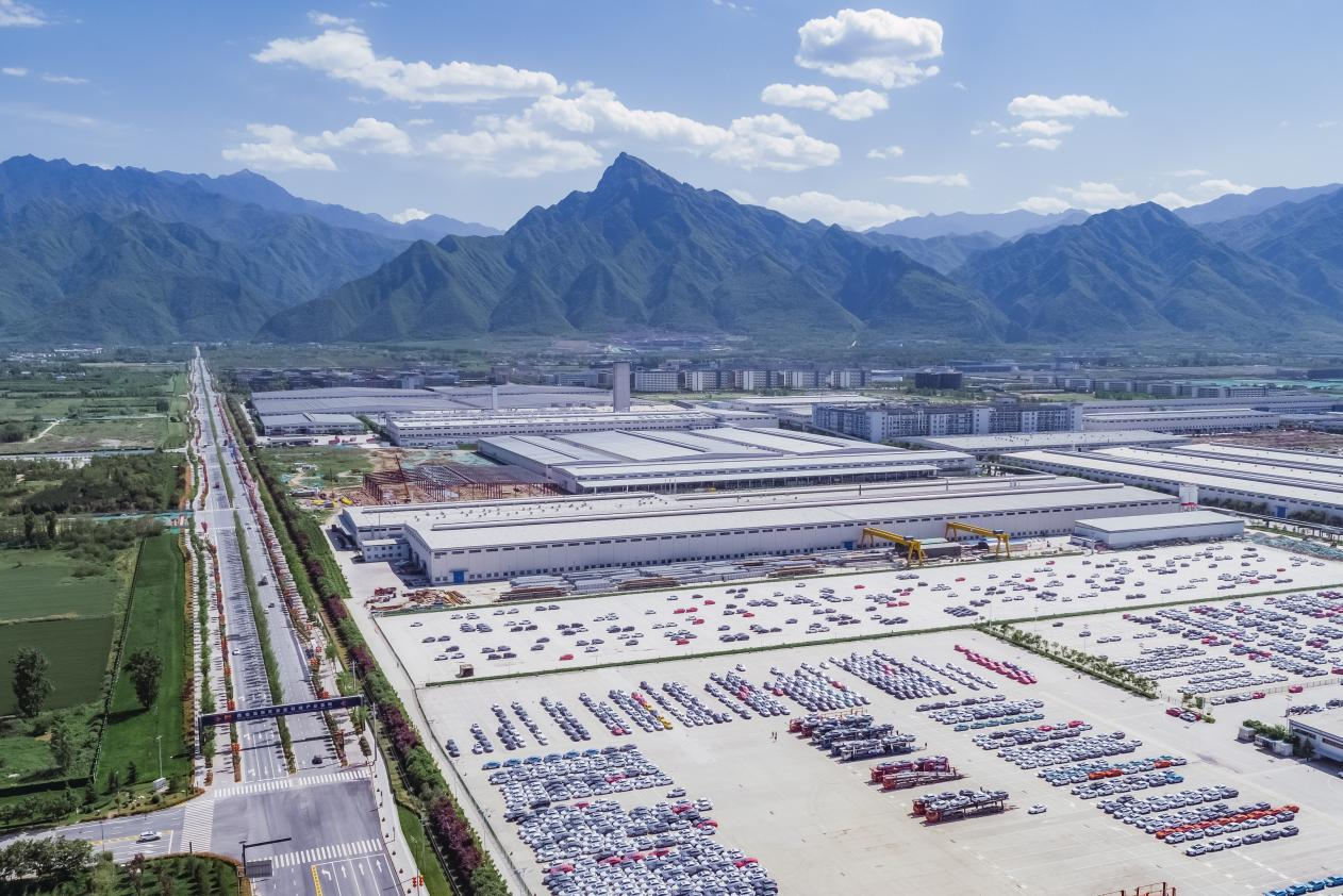 西安高新区草堂科技产业园：龙头带动全链出击 新能源汽车产业强势崛起_fororder_图片2