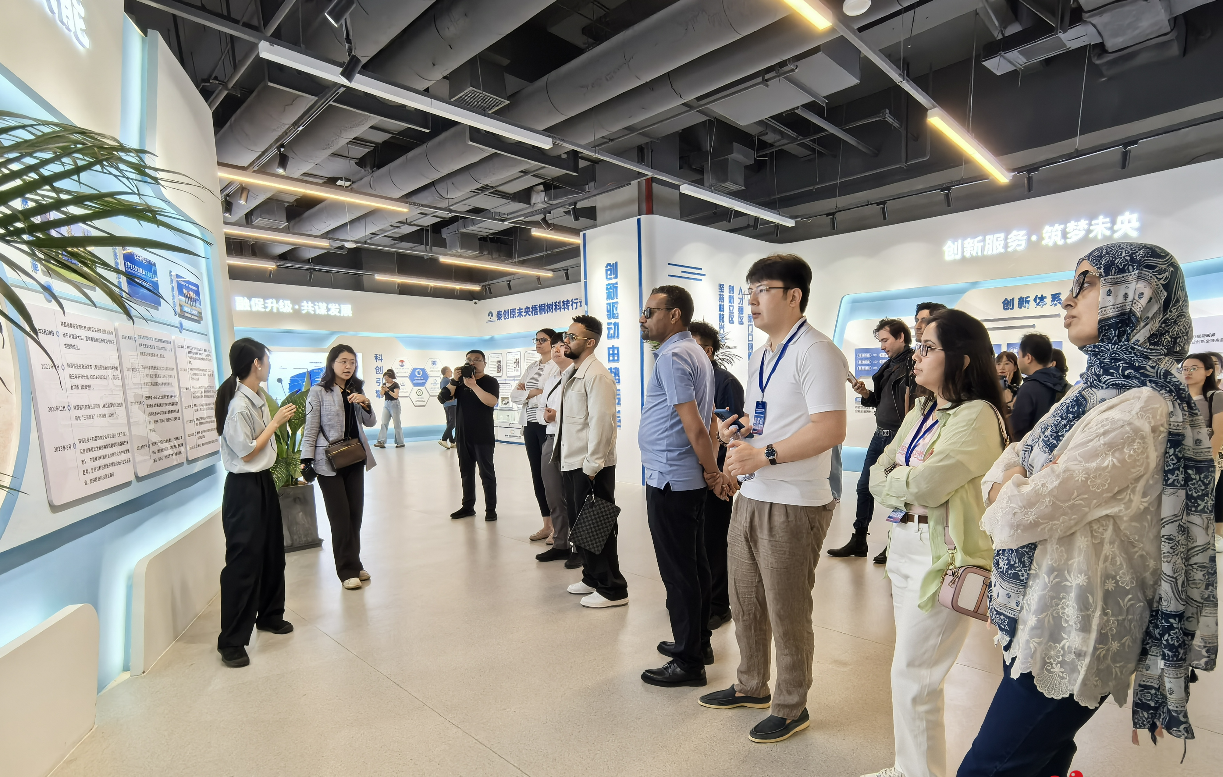 【组图丨在西安 看中国 外籍专家西安调研行】从科技、民生、金融看见城市发展缩影