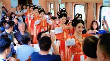 乐享列车丝路慢旅 搭建中哈友谊之桥_fororder_微信图片_20260715095534_2196_356